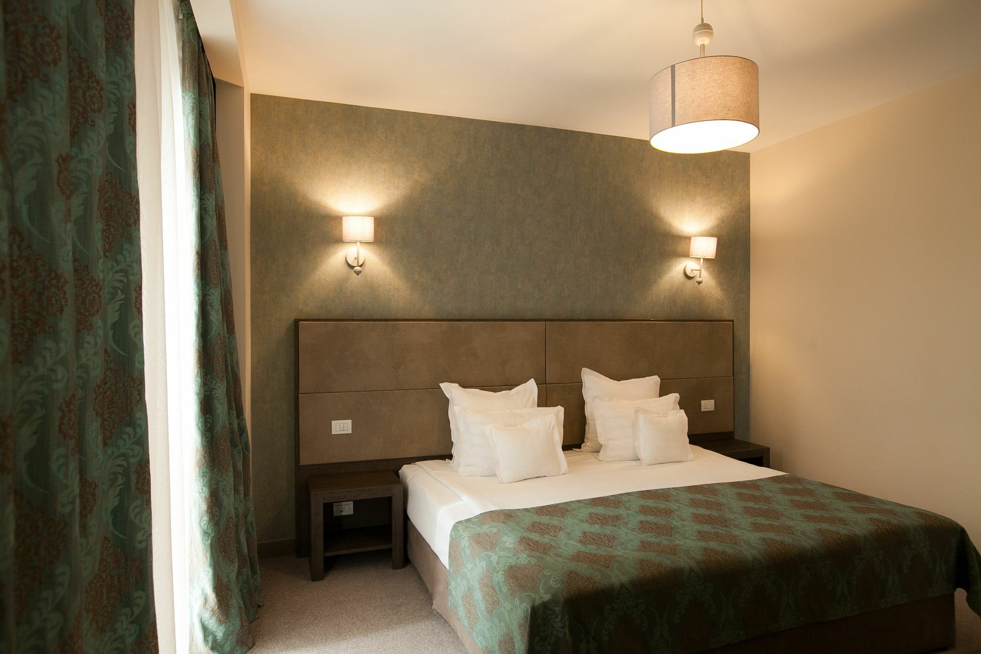 Hotel Victoria Bulevard 4*